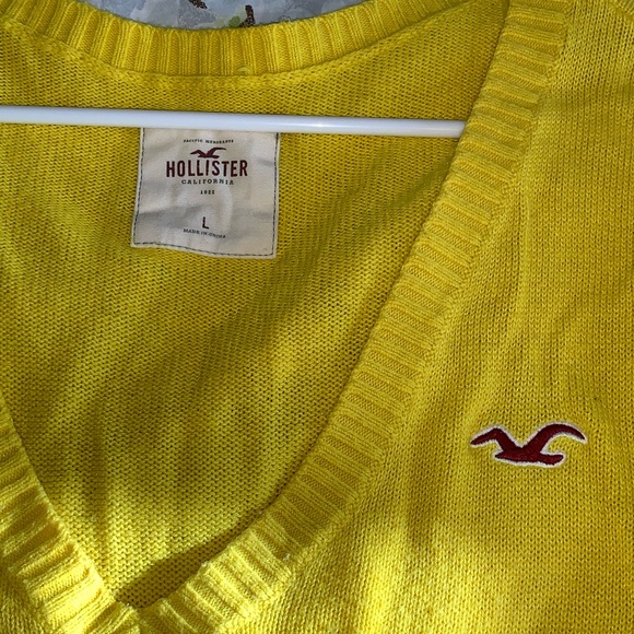 Hollister V-Neck Sweater - Picture 3 of 4